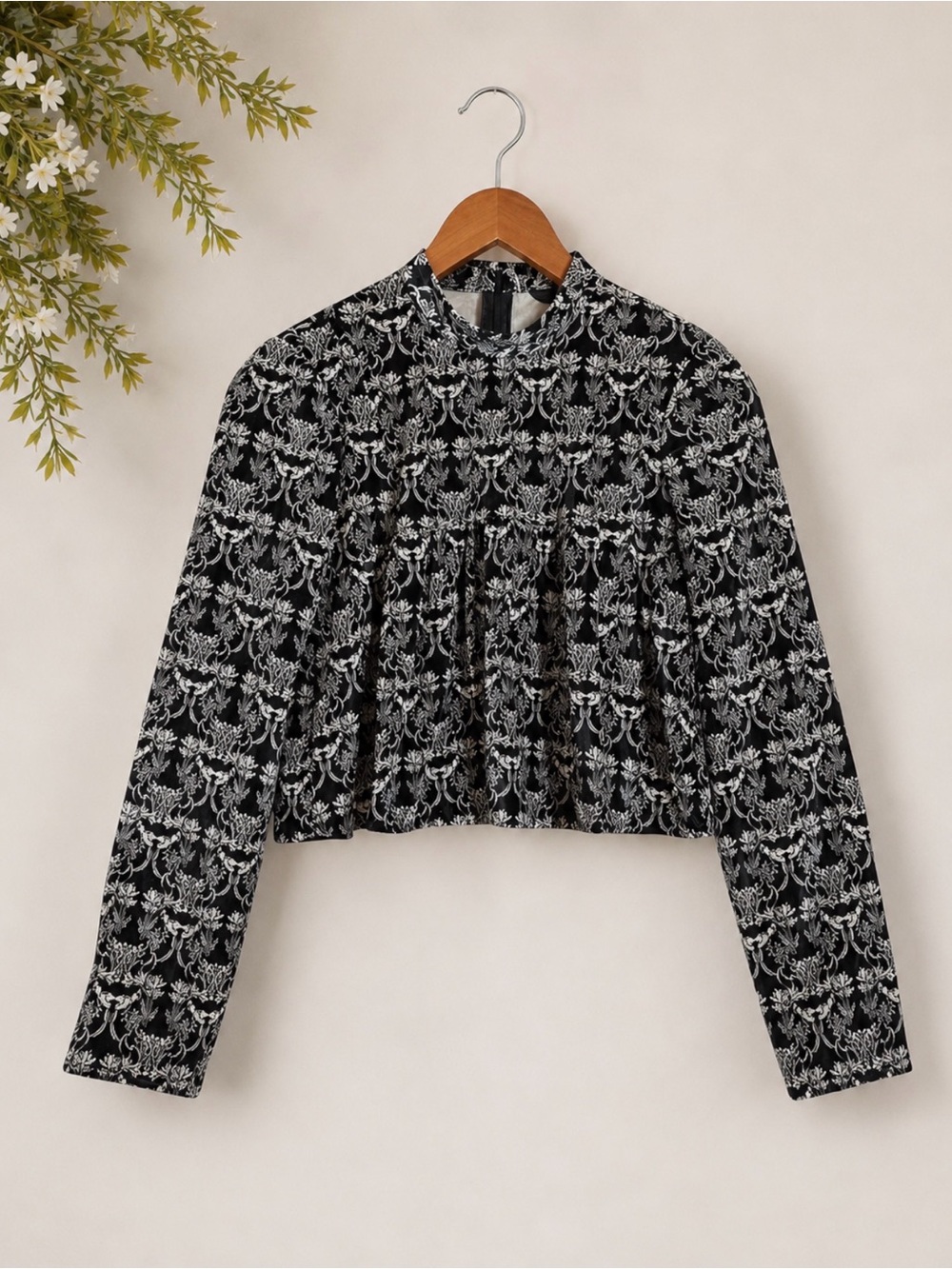 Zara Woman Black White Floral Velvet Feel Cropped Top Size S